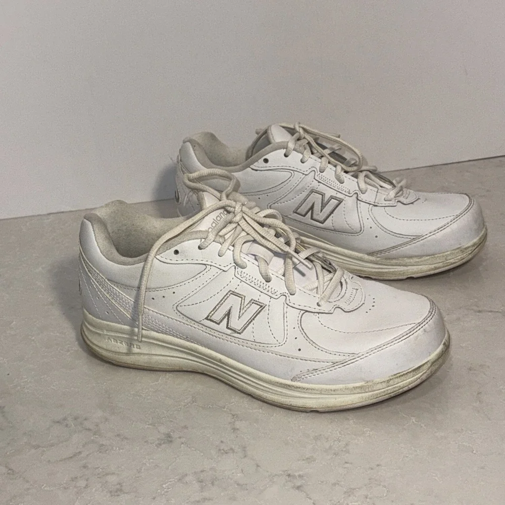 New Balance 577 MW577WT Men's Size 8  4E White Low Top  Walking Shoes